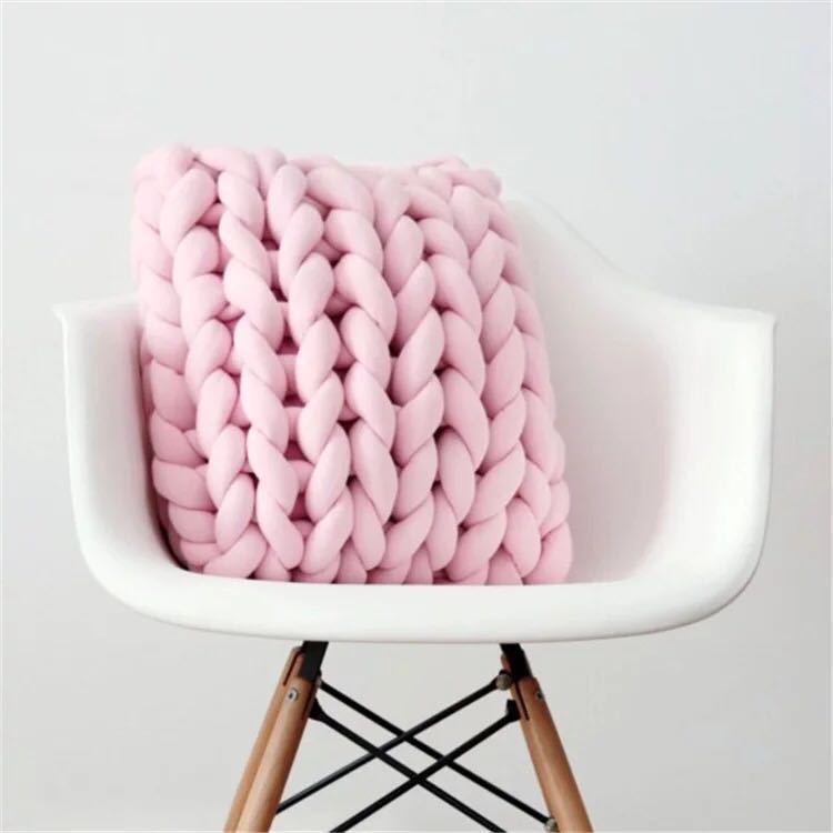 Creative Knit Pillow – Chunky Wool for Warm, Stylish Decor