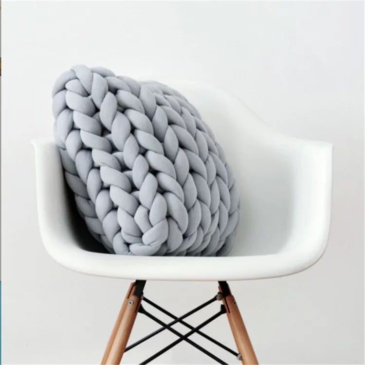 Creative Knit Pillow – Chunky Wool for Warm, Stylish Decor